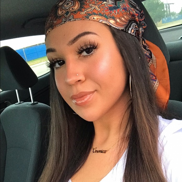 Meet your Posher, Veronica 💗 - Picture 1 of 1